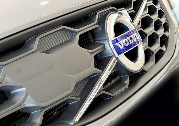 Volvo V60 cena 105900 przebieg: 126000, rok produkcji 2018 z Połczyn-Zdrój małe 254